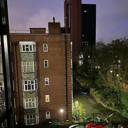Lush Jacuzzi With Balcony * Birmingham