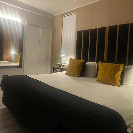 Lush Jacuzzi With Balcony Apartment Birmingham